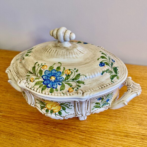 Gorgeous Vintage Deruta Italy Hand Painted Soup Tureen - Picture 2 of 11